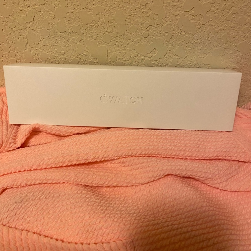 Series 8 Apple 🍎 Watch! Never worn! Purchased wrong size…my lost…your gift!!!